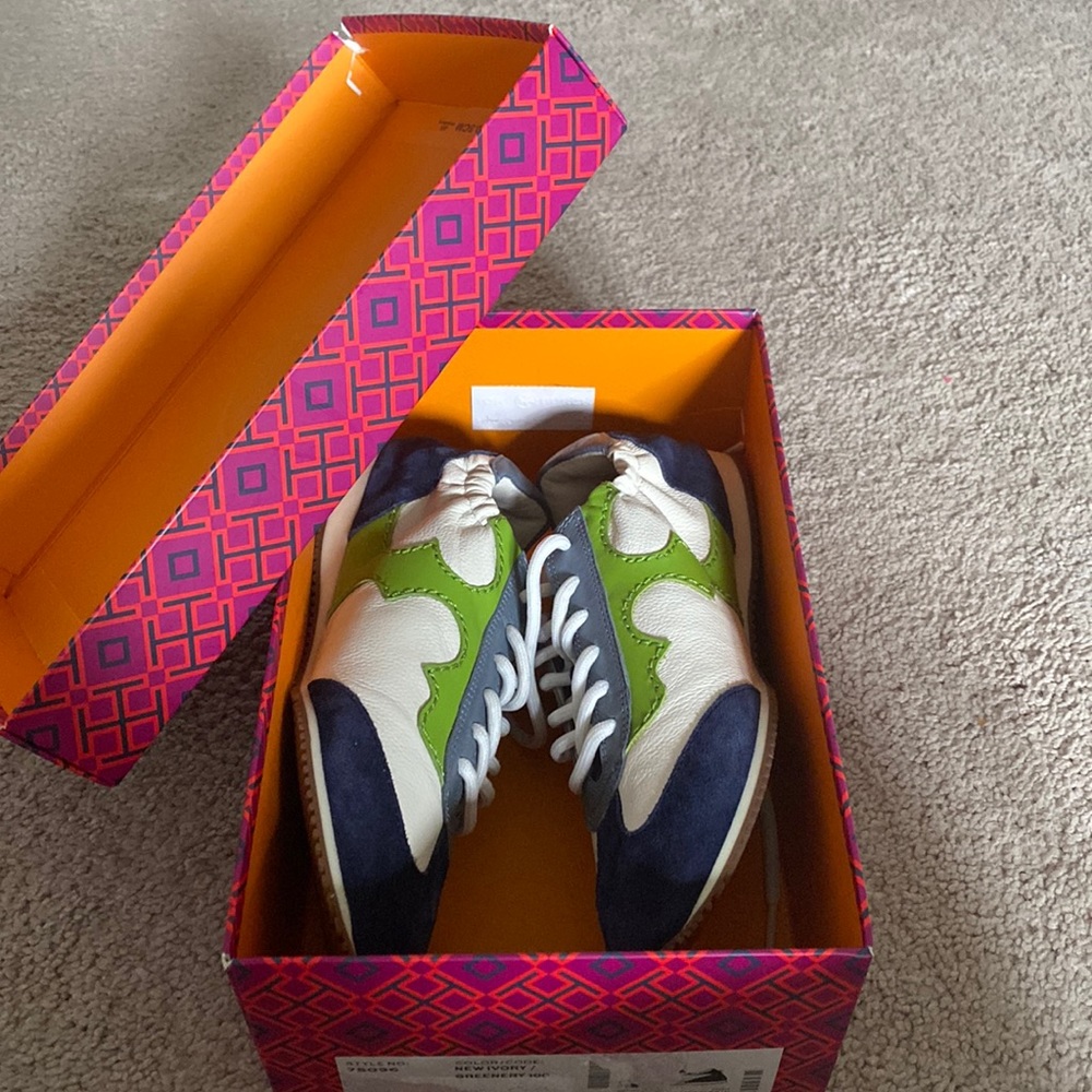 Brand new Tory Sneaker Tory Burch Fit: Runs small;  for a true size 6